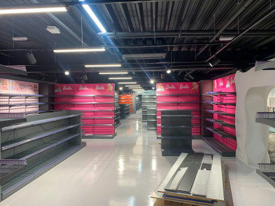 Levering og montering av butikkutstyr - Kids Coolshop Esbjerg - Danmark